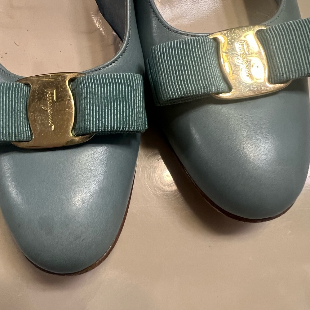 Salvartore Ferragamo Vara pumps size 8.5 2 A which is narrow, made in Italy - Picture 11 of 11